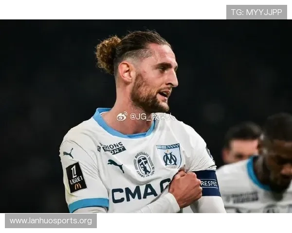 拉比奥特母亲发起请愿获230签名声讨球场人身侮辱事件引发关注 拉比奥特母亲发起请愿获230签名声讨球场人身侮辱事件引发关注