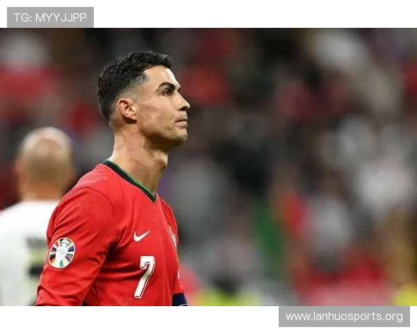 C罗最新数据发布揭示关键因素趋势持续显现与影响全球足坛格局变化前瞻 C罗最新数据发布揭示关键因素趋势持续显现与影响全球足坛格局变化前瞻