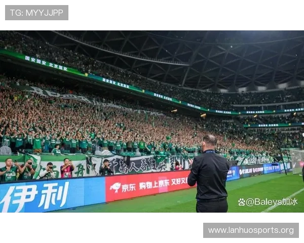 续约庆典掀全场狂欢击掌球迷绕场一周现场氛围燃爆全场