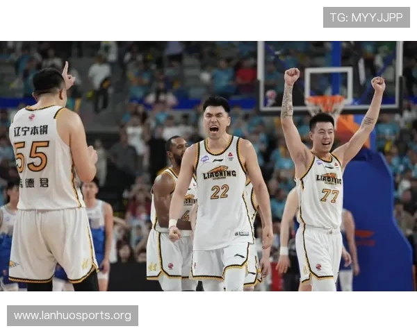 辽篮战胜山东队强势晋级季后赛再度展现卫冕冠军统治级实力风采再
