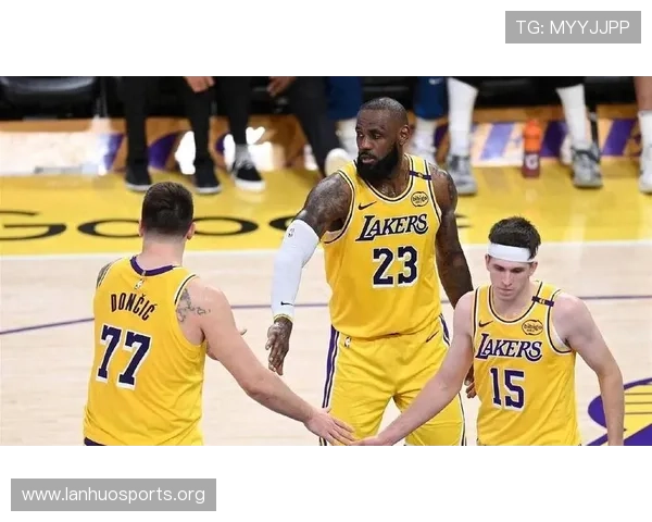 NBA西部决战悬念升级湖人雷霆鏖战抢七詹姆斯冲击总决赛荣耀 NBA西部决战悬念升级湖人雷霆鏖战抢七詹姆斯冲击总决赛荣耀