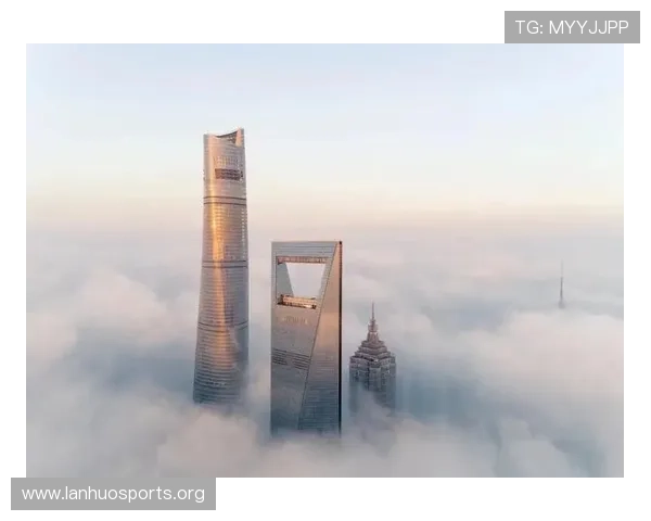 以东方明珠为核心的上海城市天际线与现代文化旅游体验深度解析篇